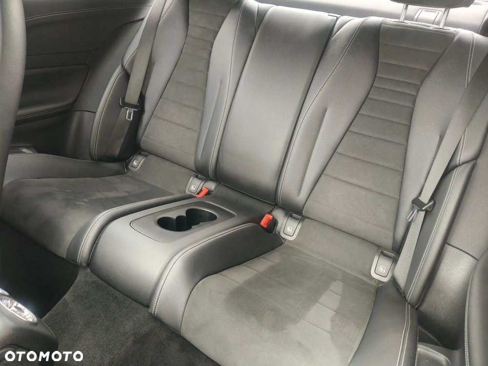 Mercedes-Benz Klasa E 200 Coupe 4-Matic 9G-TRONIC - 14