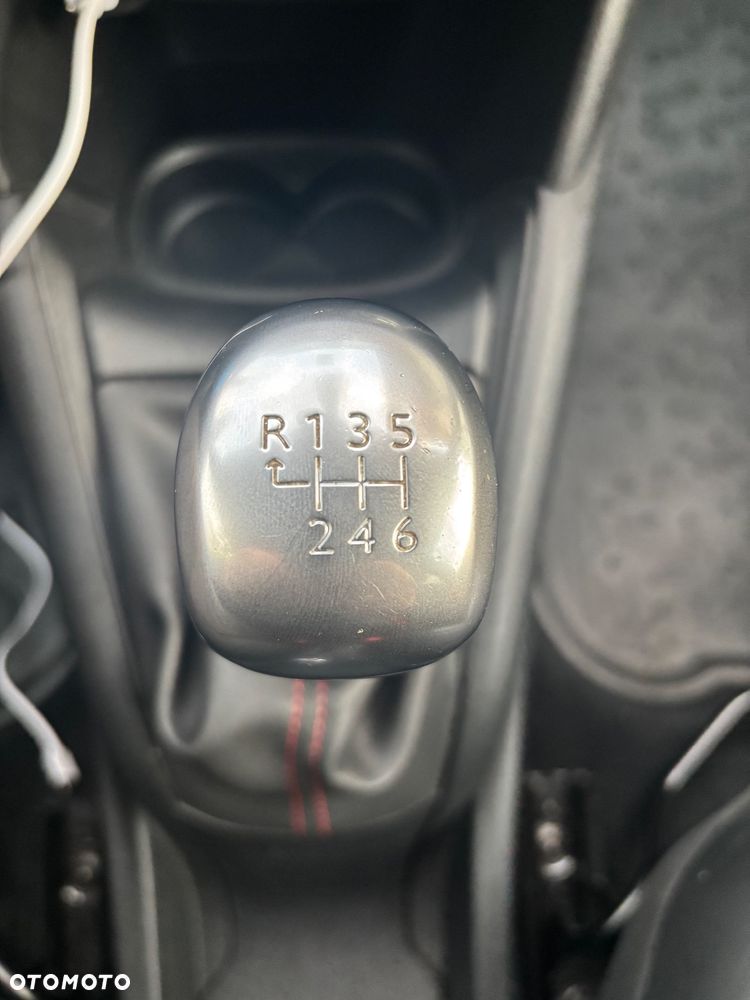 Peugeot 208 1.6 THP GTi - 29