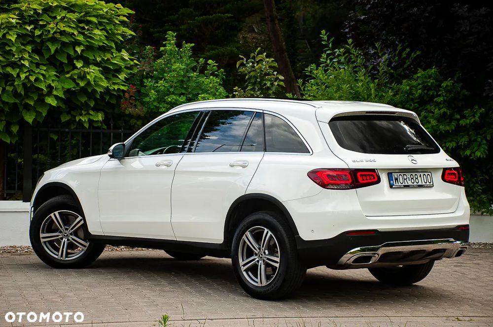 Mercedes-Benz GLC 300 4Matic 9G-TRONIC AMG Line - 20