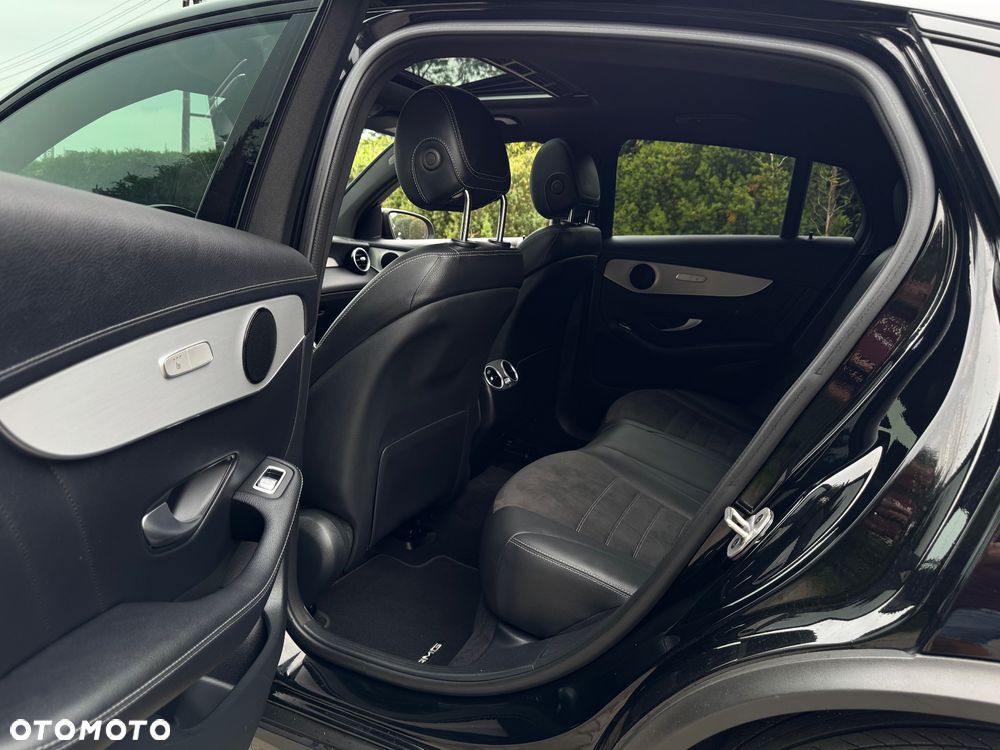 Mercedes-Benz GLC 300 4Matic 9G-TRONIC AMG Line Plus - 24