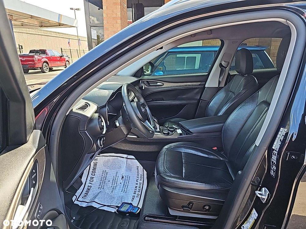 Alfa Romeo Stelvio 2.0 Turbo 16V AT8-Q4 Ti - 7