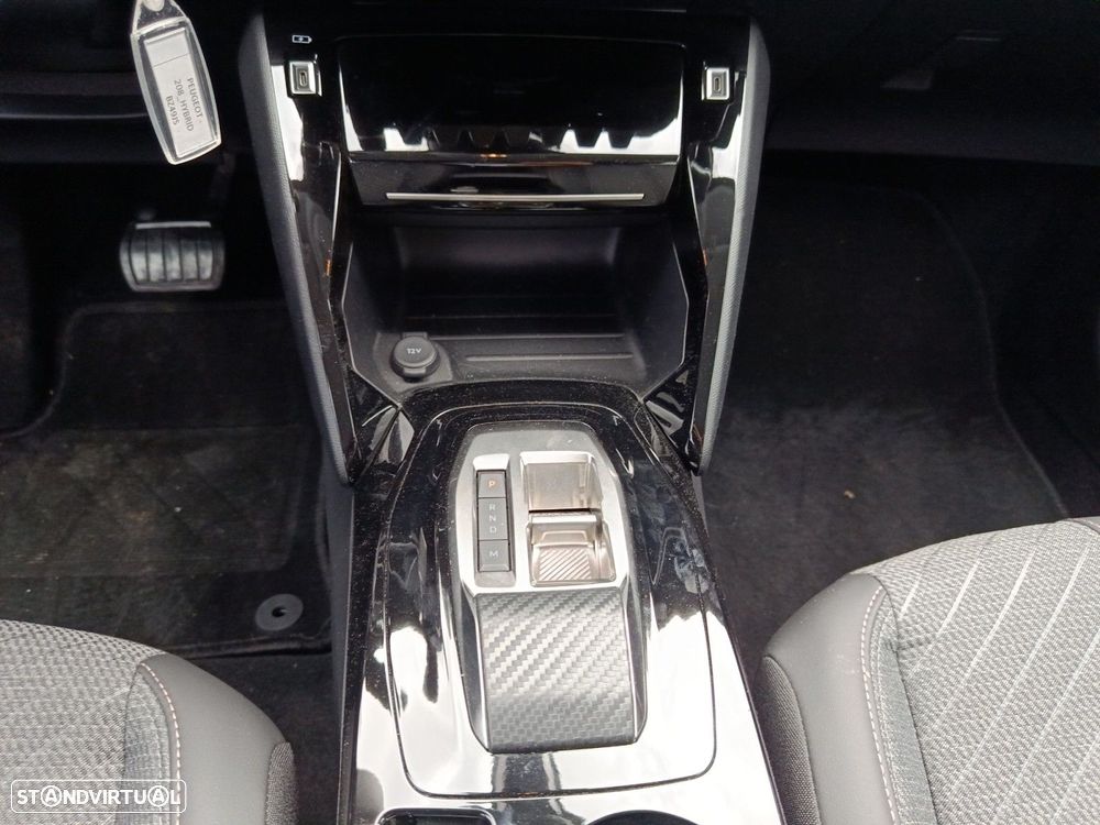 Peugeot 208 1.2 Hybrid Allure e-DCS6 - 11