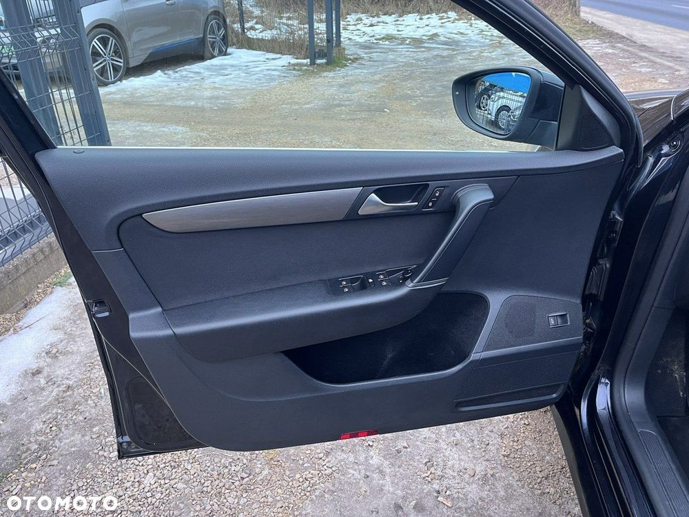 Volkswagen Passat - 13