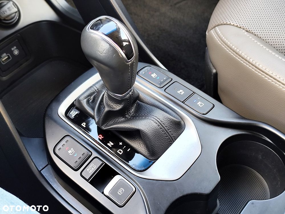 Hyundai Grand Santa Fe - 20