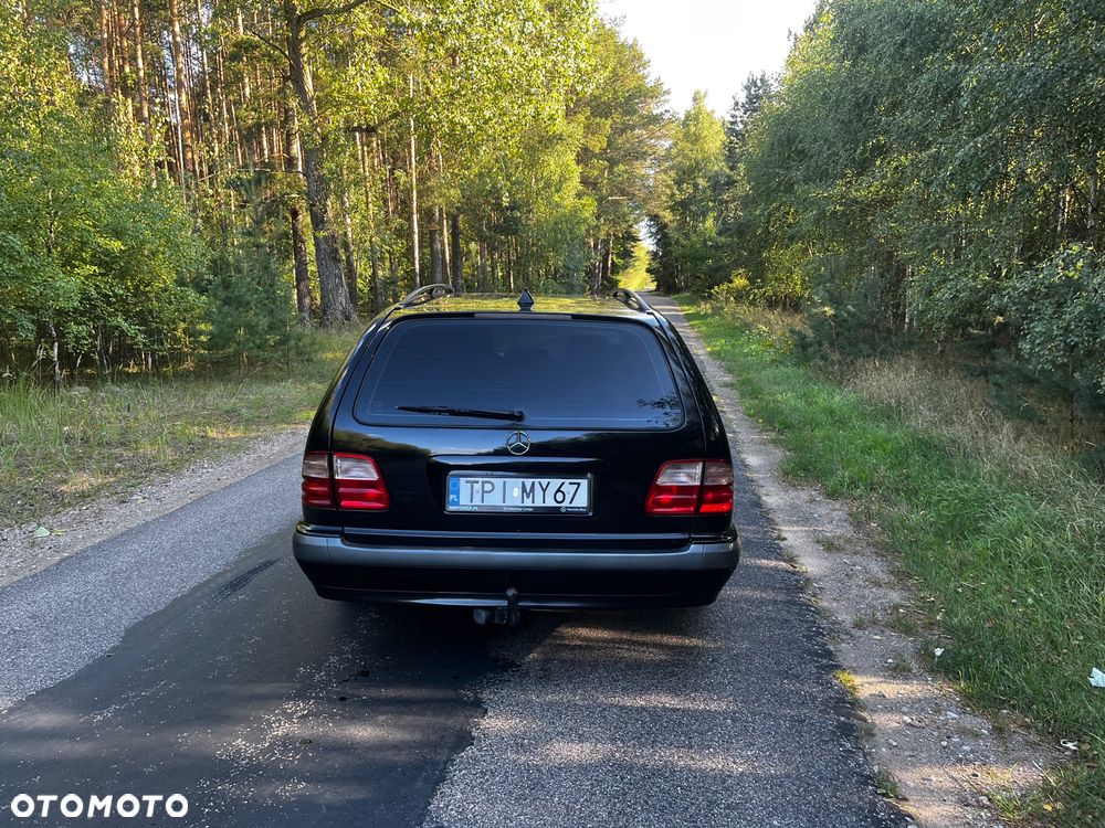 Mercedes-Benz Klasa E 200 T Classic - 5
