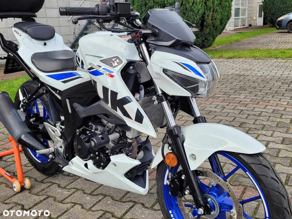 Suzuki GSX - 6