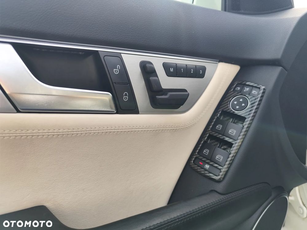 Mercedes-Benz Klasa C 350 BlueEff Avantgarde - 28