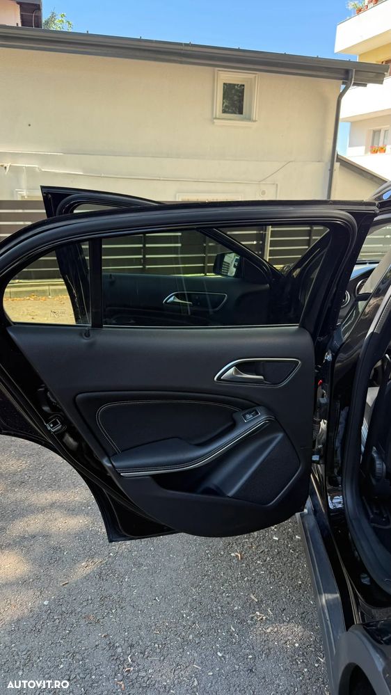 Mercedes-Benz GLA 180 7G-DCT StreetStyle - 21