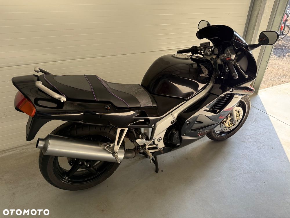 Honda RC - 9