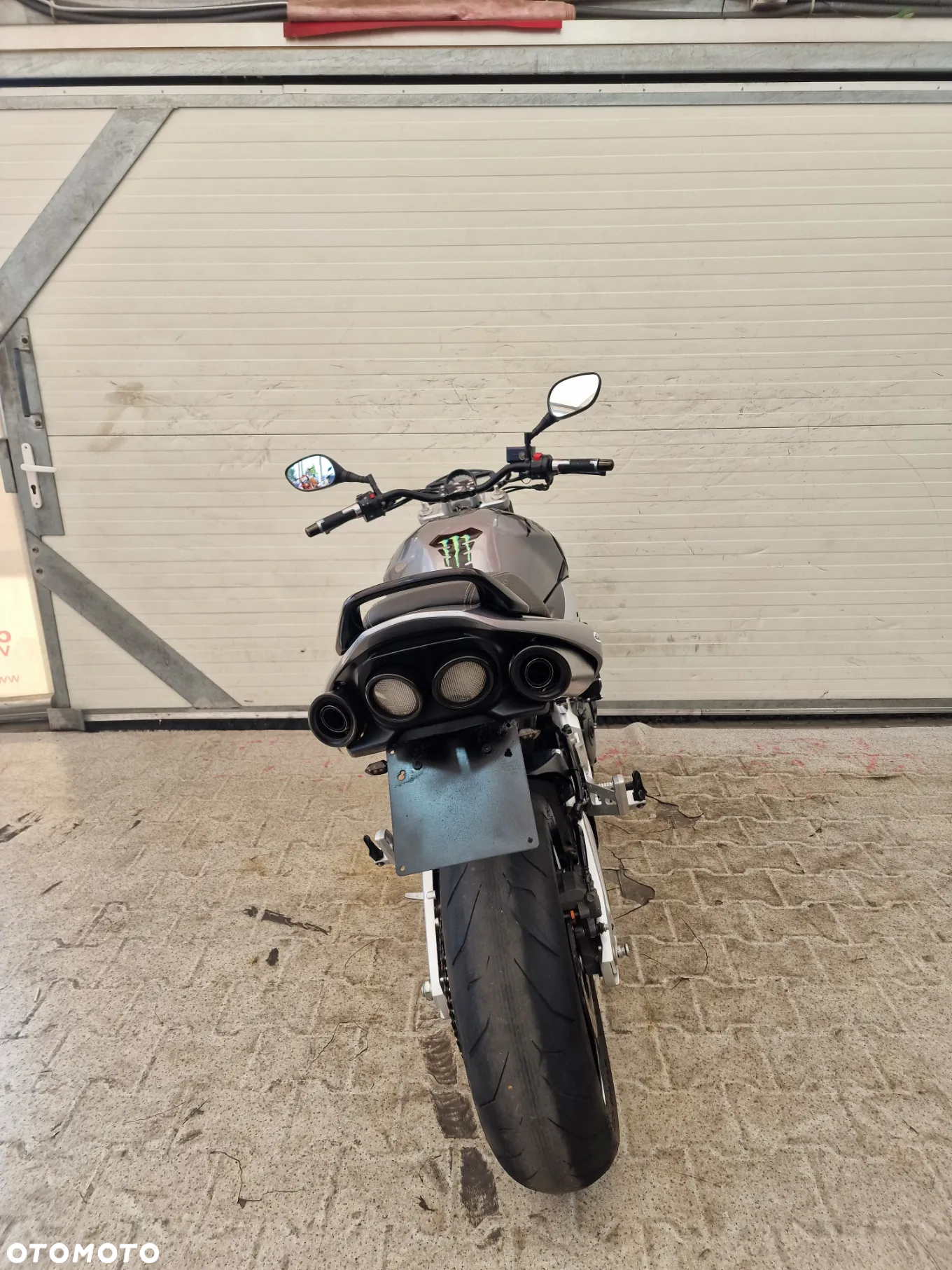 Suzuki GSR - 26