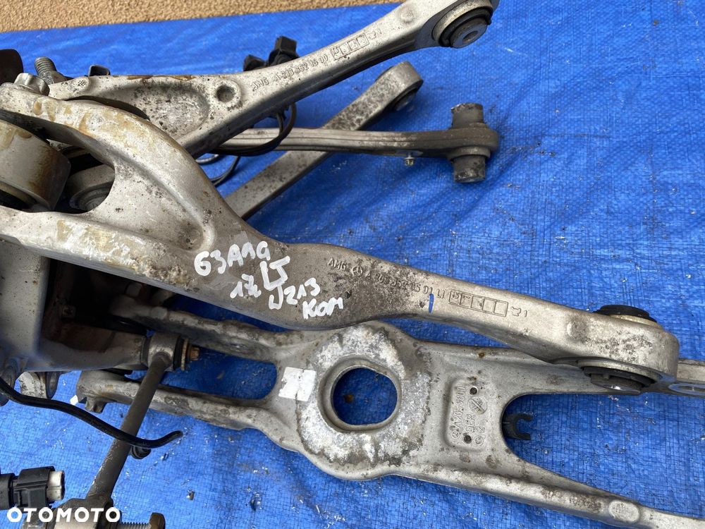 MERCEDES E W213 63AMG ZWROTNICA LEWY TYŁ KOMPLETNE WAHACZ PIASTA - 2