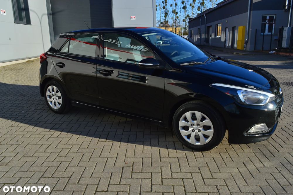 Hyundai i20 blue 1.2 - 10