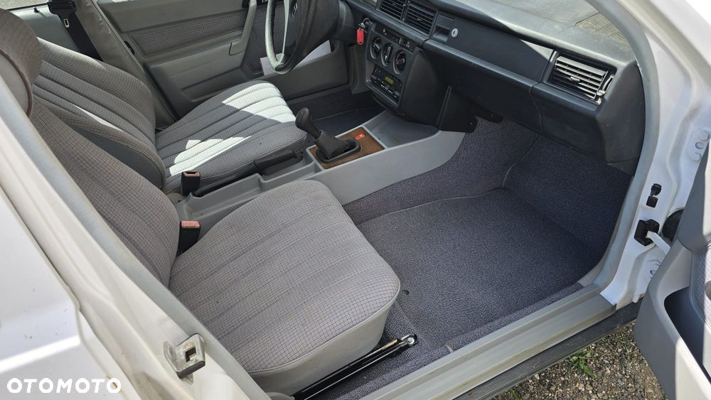 Mercedes-Benz W201 (190) - 14