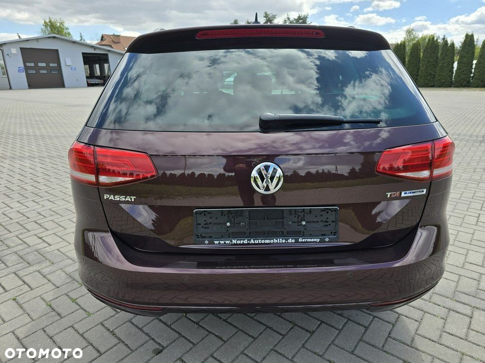 Volkswagen Passat - 11