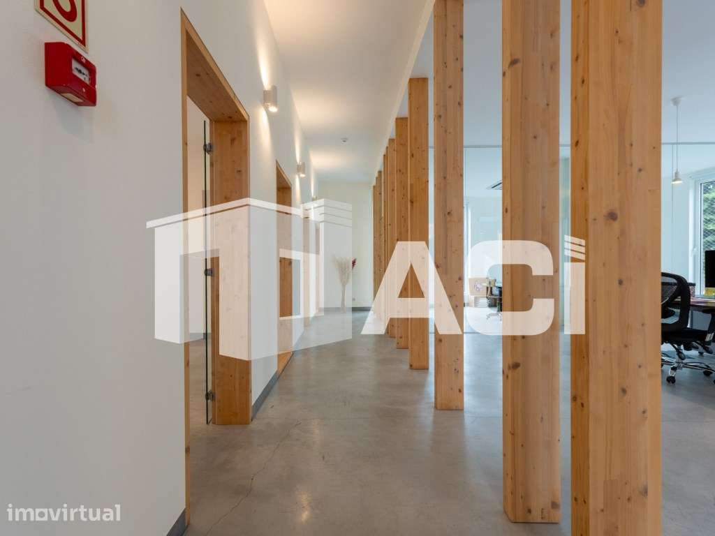 Armazém e Espaço Industrial de Excelência - 3 Pisos | Terreno de 5.... - Grande imagem: 4/39