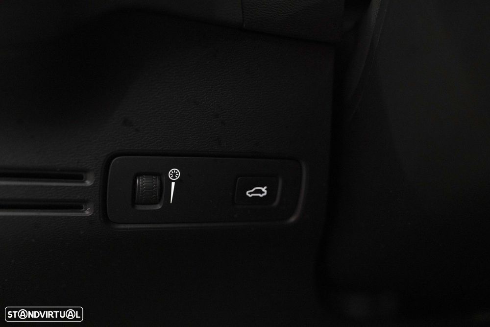 Volvo XC 40 P8 AWD Recharge RDesign - 25