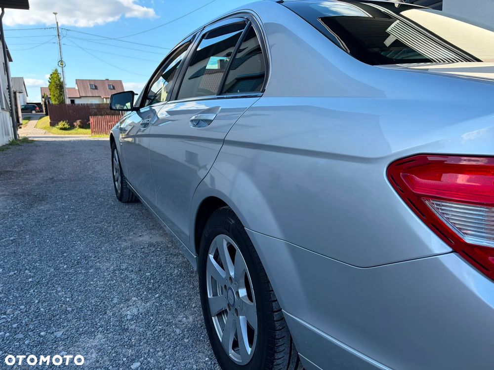 Mercedes-Benz Klasa C 180 Kompressor BlueEFFICIENCY - 19