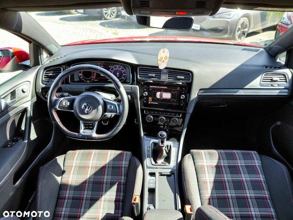 Volkswagen Golf - 10