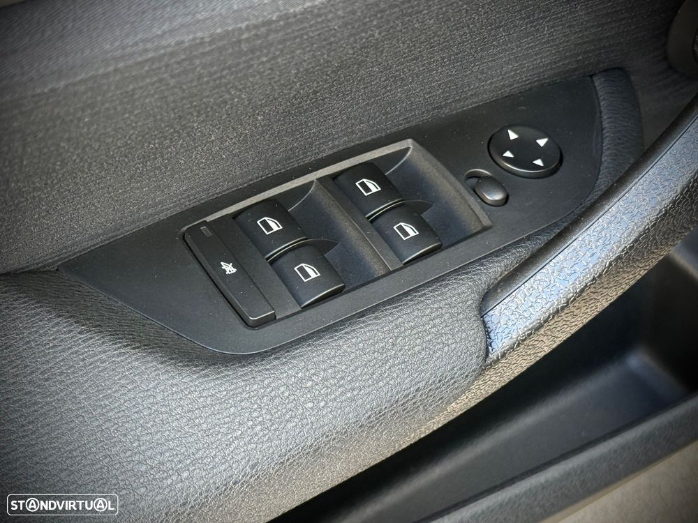 BMW X1 18 d sDrive - 23