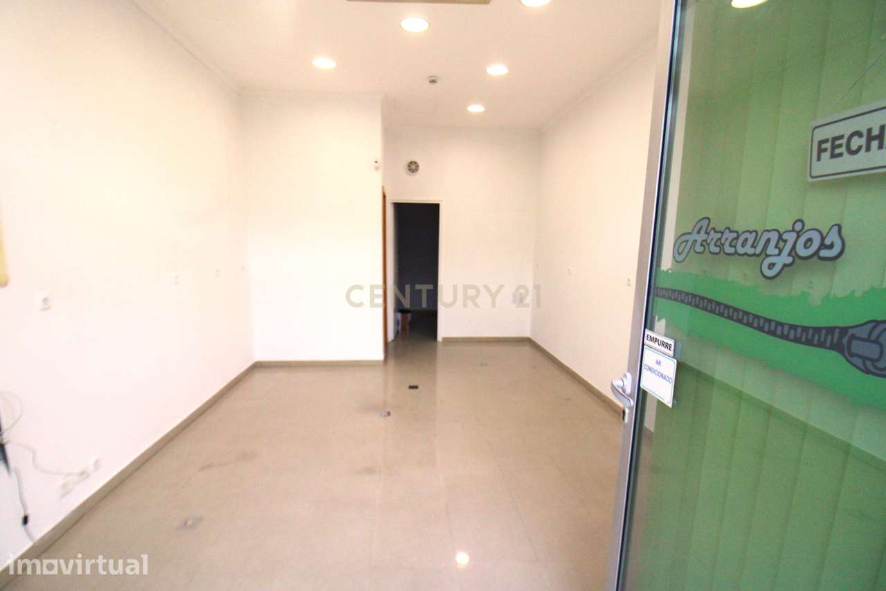 Oportunidade de Negócio: Loja em Almada, para arrendar no Setor de Arr - Grande imagem: 2/11