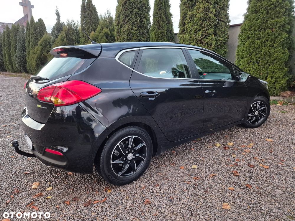 Kia Ceed 1.6 GDI Dream-Team Edition - 32