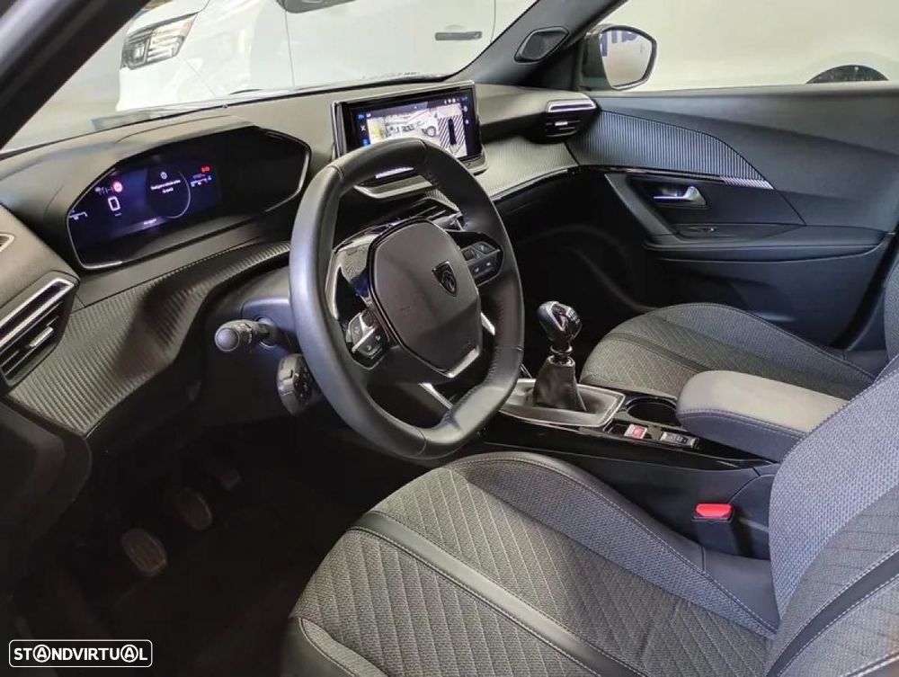 Peugeot 2008 1.2 PureTech Allure - 12