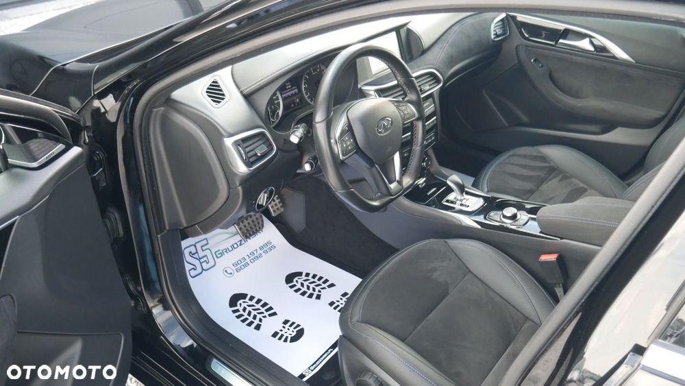 Infiniti Q30 - 11