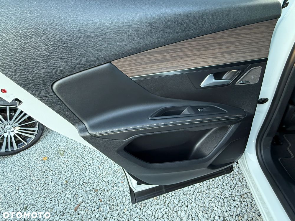 Peugeot 3008 Hybrid 225 e-EAT8 GT Pack - 26