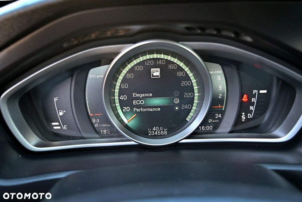 Volvo V40 - 24