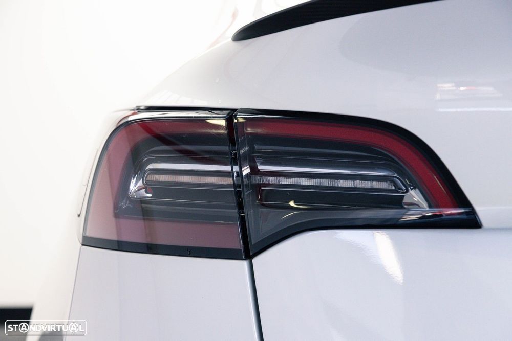 Tesla Model Y Performance Dual Motor AWD - 14