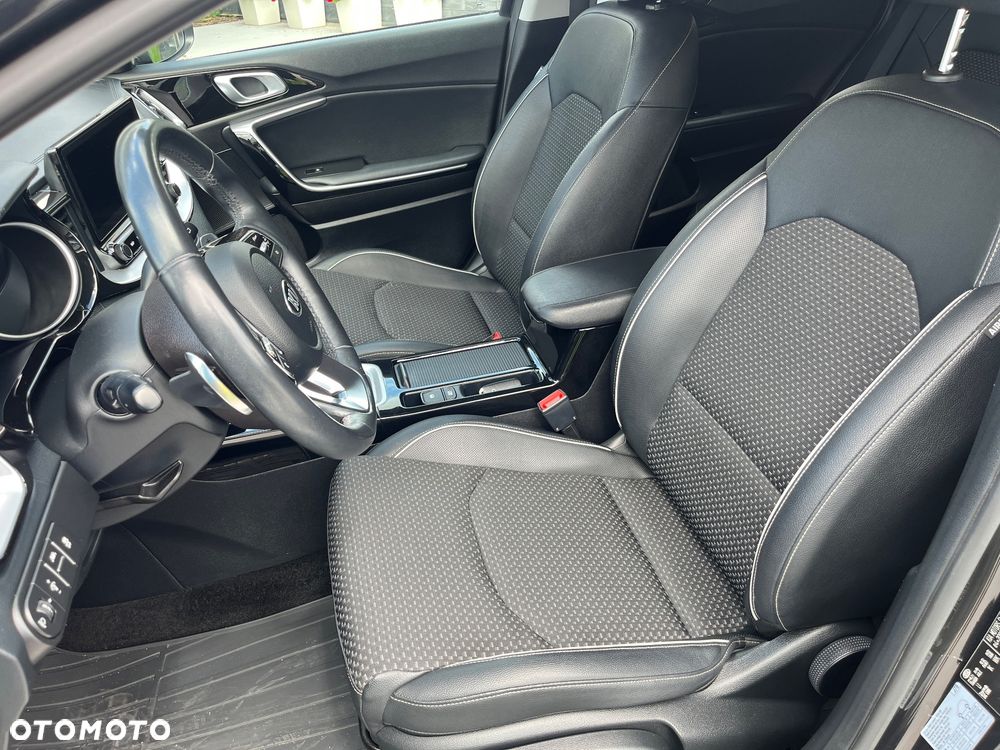 Kia XCeed 1.5 T-GDI Business Line DCT - 11