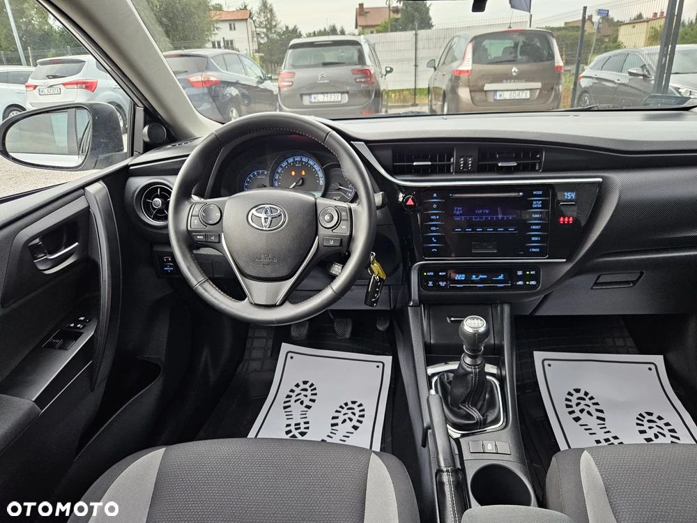 Toyota Auris 1.6 Premium - 22