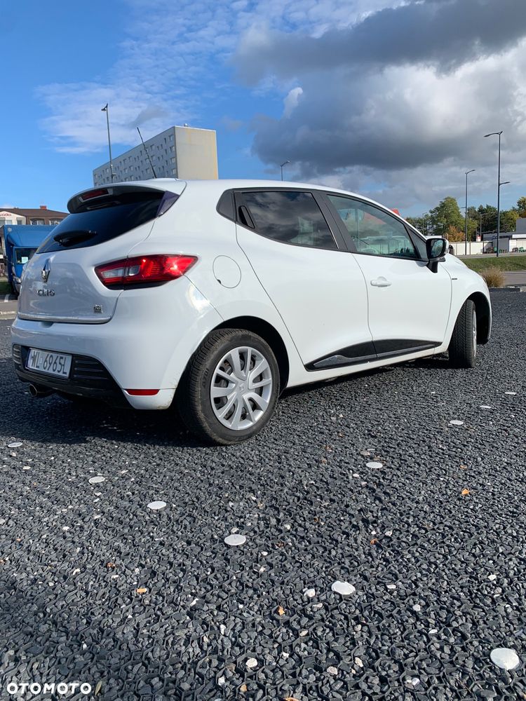Renault Clio - 25
