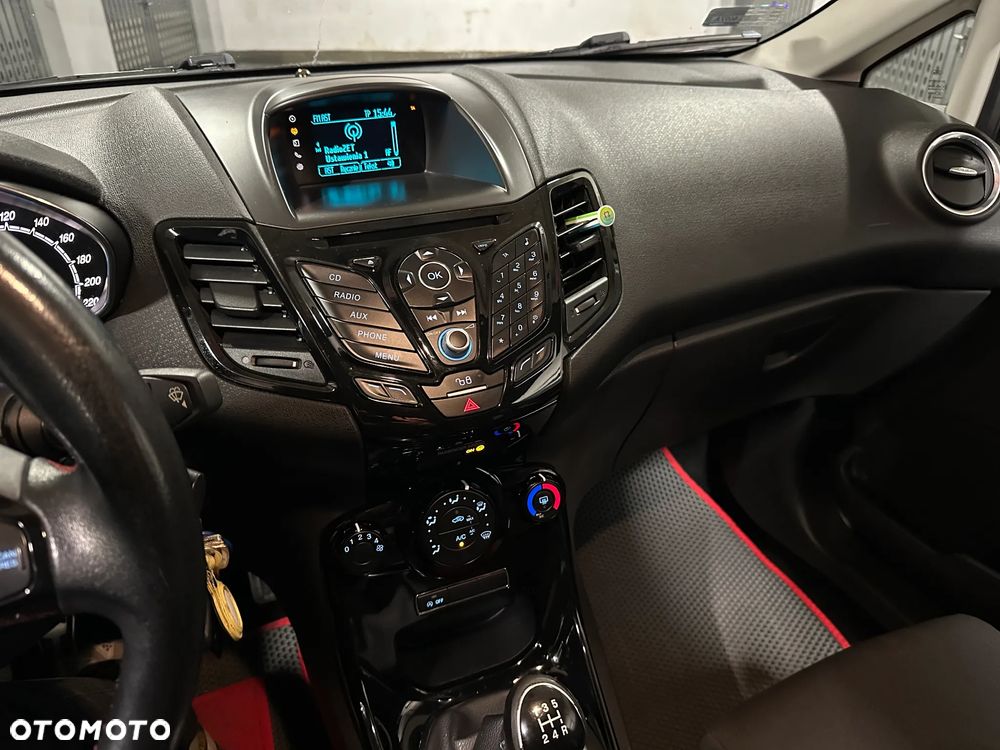 Ford Fiesta 1.0 EcoBoost STart-Stop ST-LINE - 6