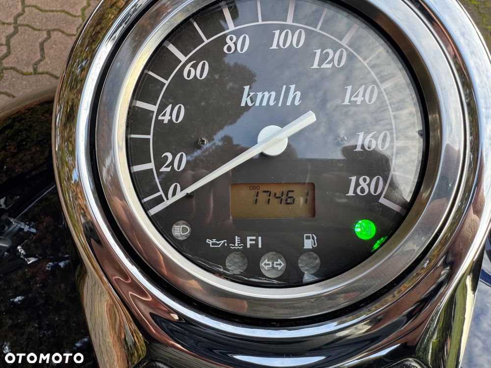 Suzuki Intruder - 21