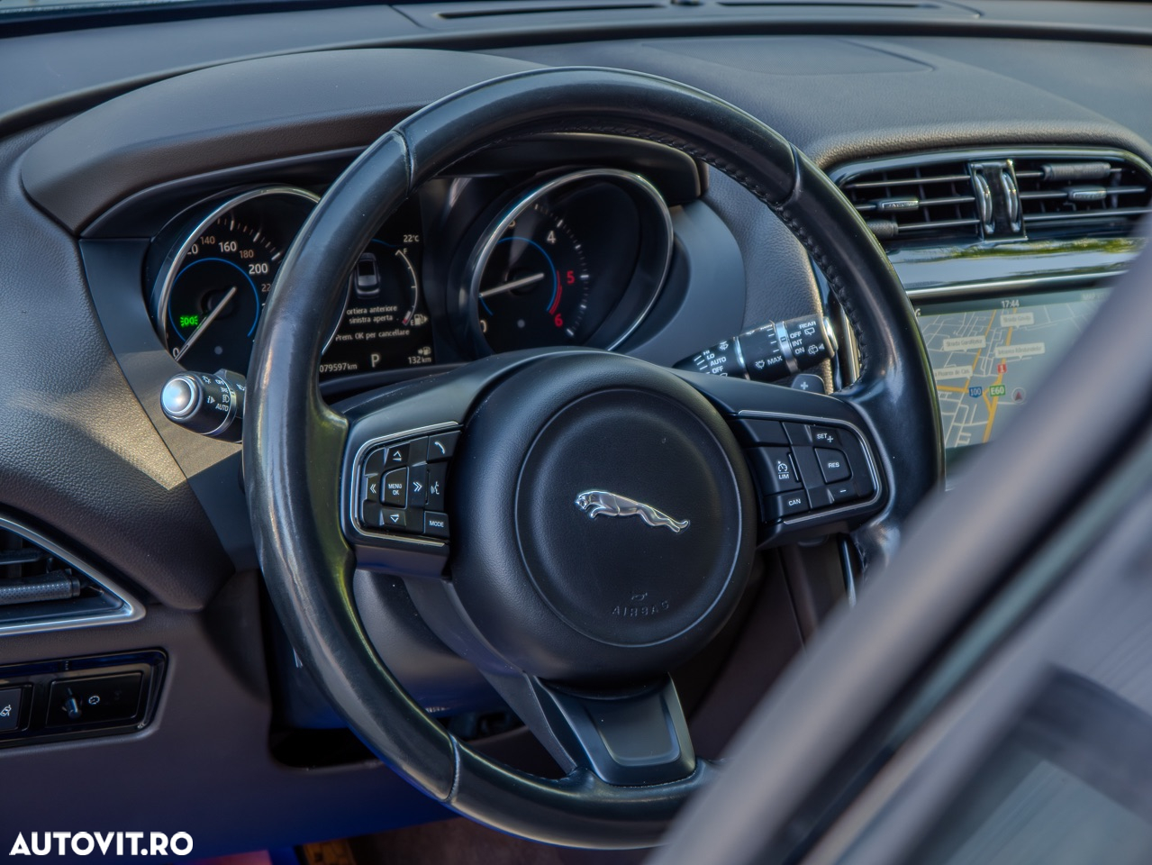 Jaguar F-Pace 20d AWD Aut. Prestige - 9