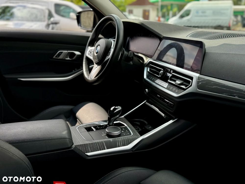 BMW Seria 3 330d xDrive Sport Line - 10