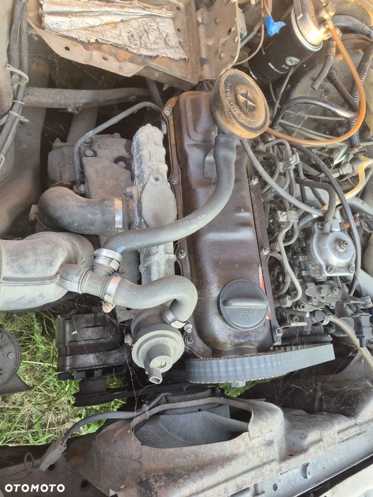Volkswagen Passat 1.6 GL TD - 11