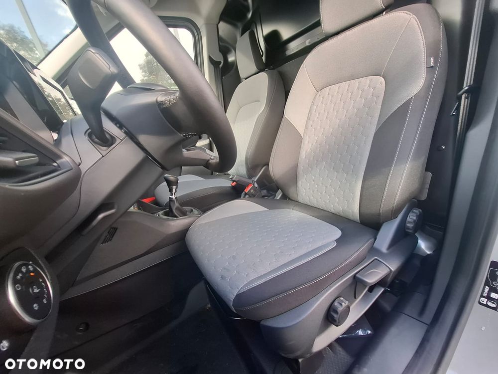 Ford Transit Courier - 13