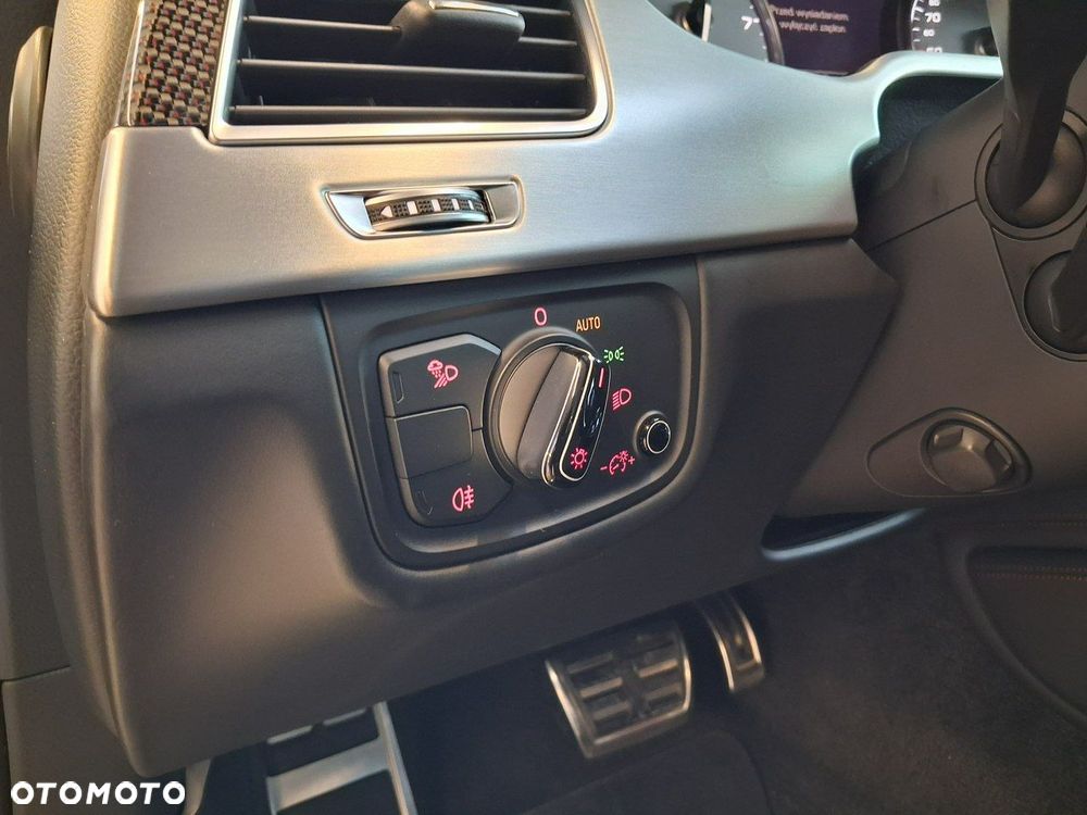 Audi S8 - 33