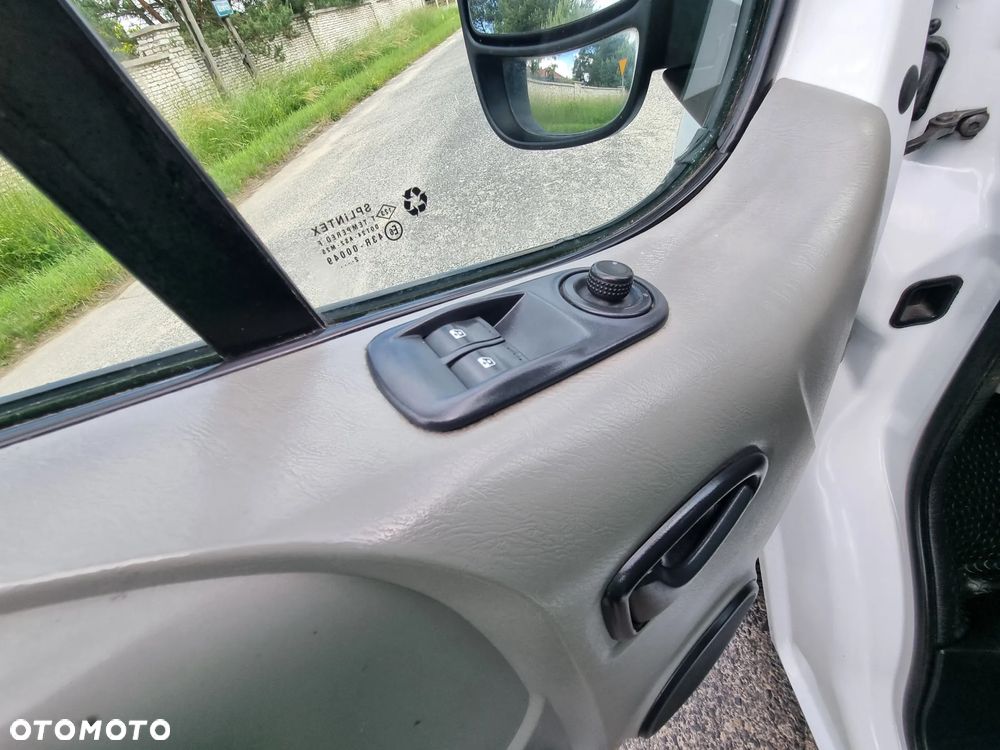 Renault Trafic - 23