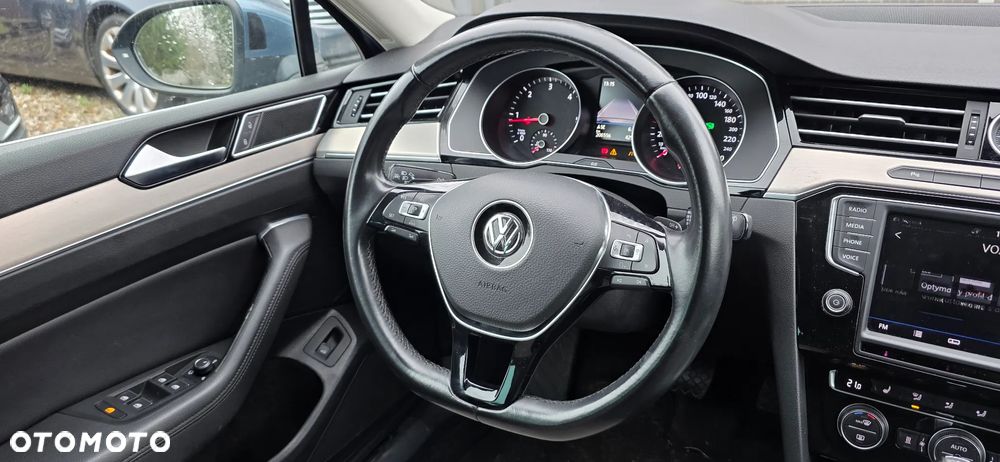Volkswagen Passat 2.0 TDI SCR DSG 4Motion Business - 18