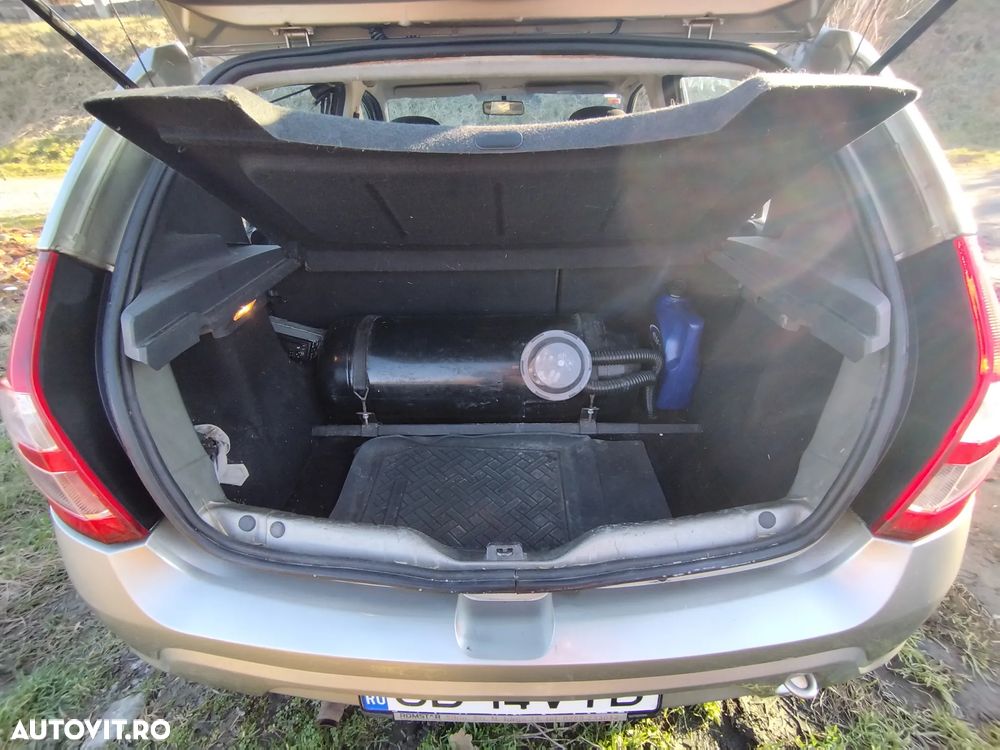 Dacia Sandero 1.6 MPI Stepway - 10