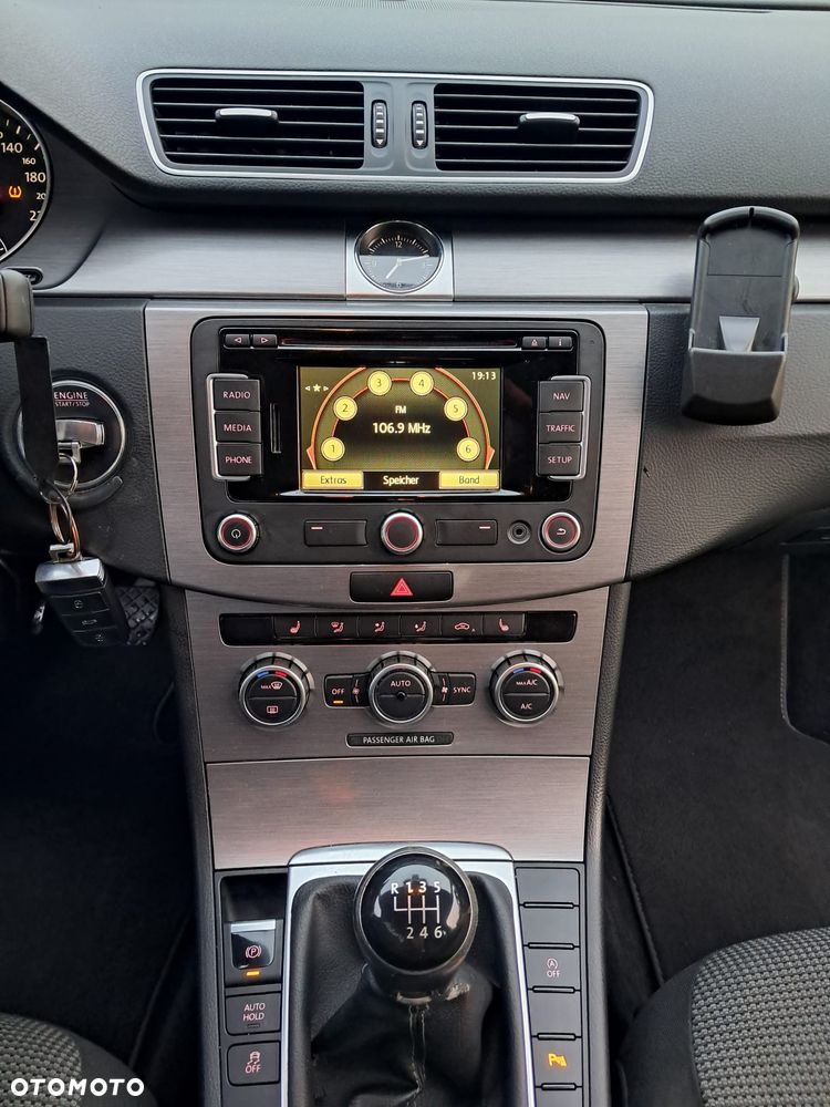 Volkswagen Passat - 11