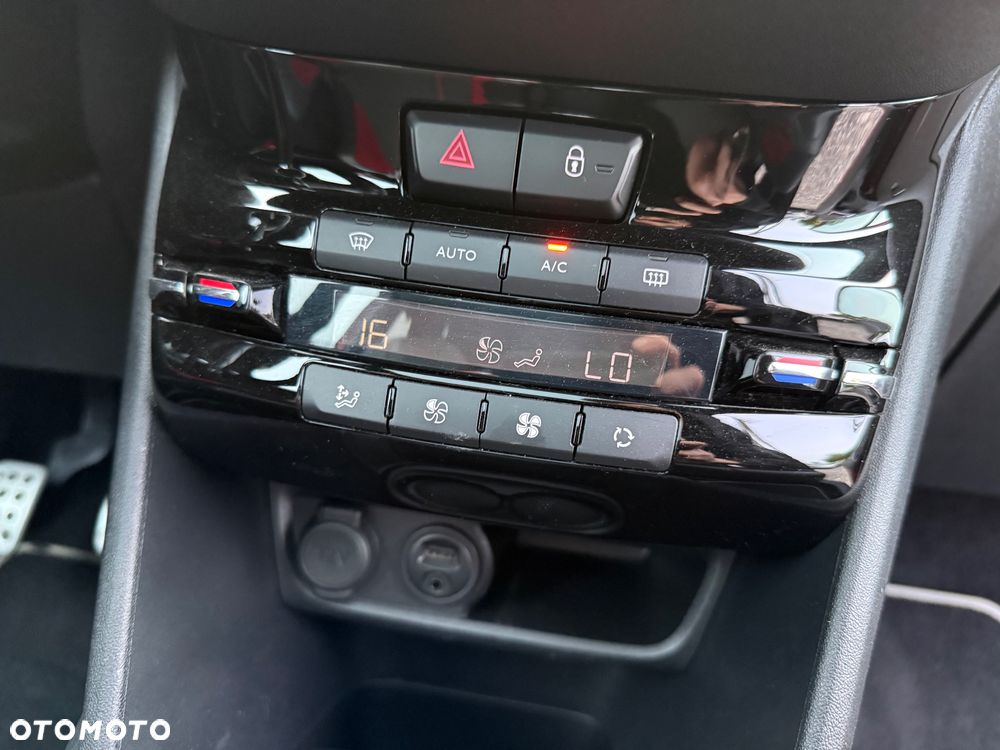 Peugeot 208 GTI 200 THP - 35
