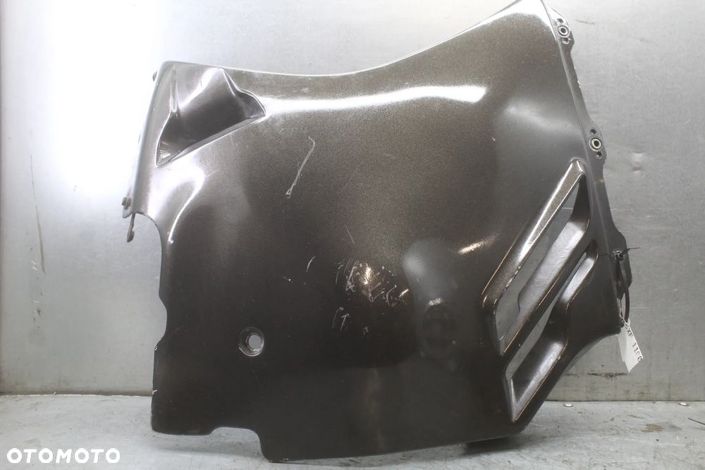 Suzuki GSX 1100 F  Bok boczek czasza czacha osłona lewa - 1