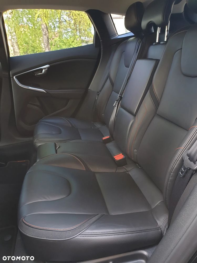 Volvo V40 D2 R Design - 36