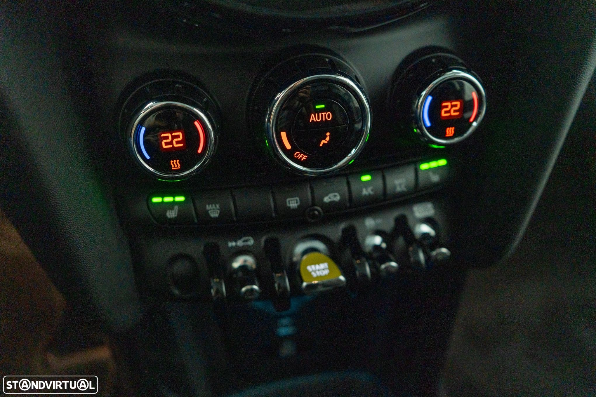 MINI 3 Portas Cooper SE Premium Essential - 24