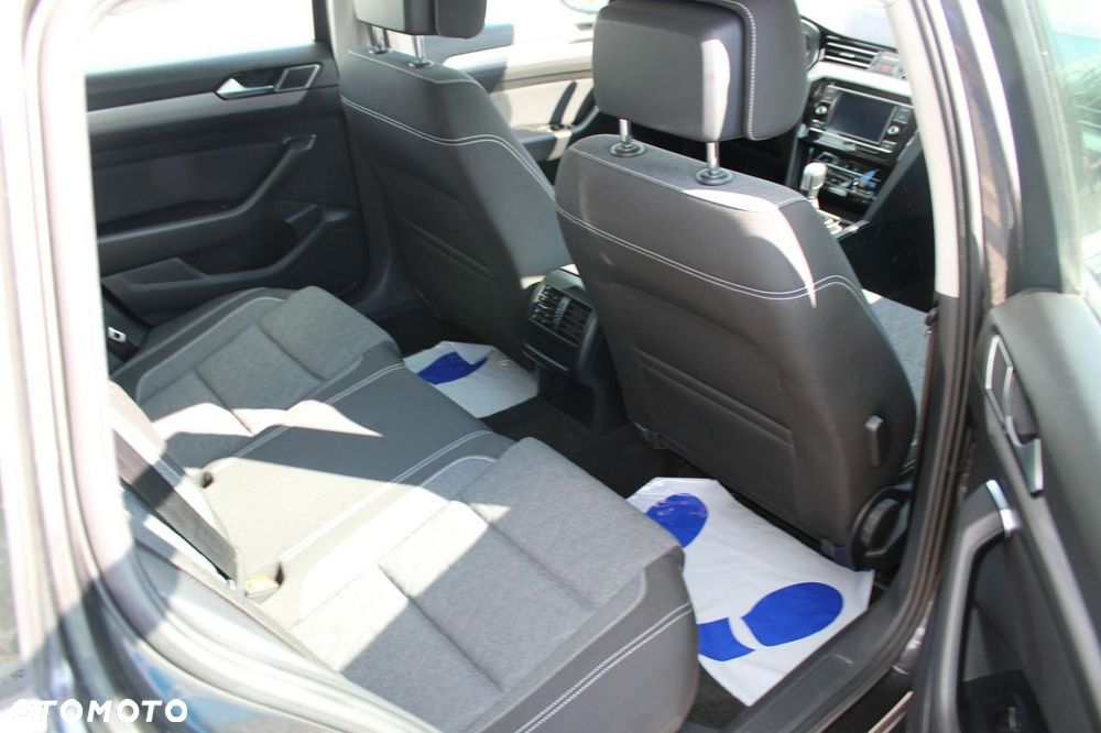 Volkswagen Passat - 29