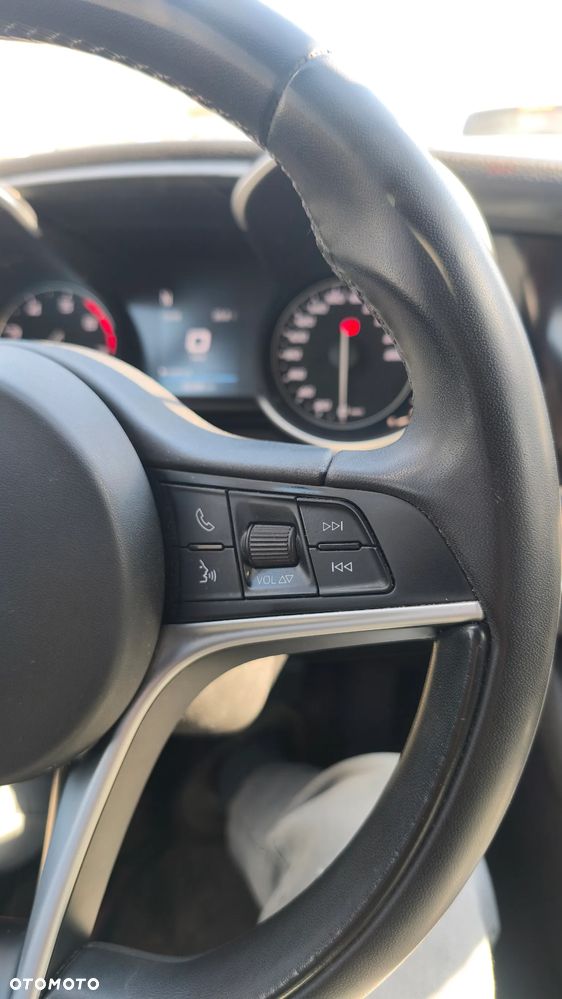 Alfa Romeo Giulia 2.0 Turbo TI Q4 - 10